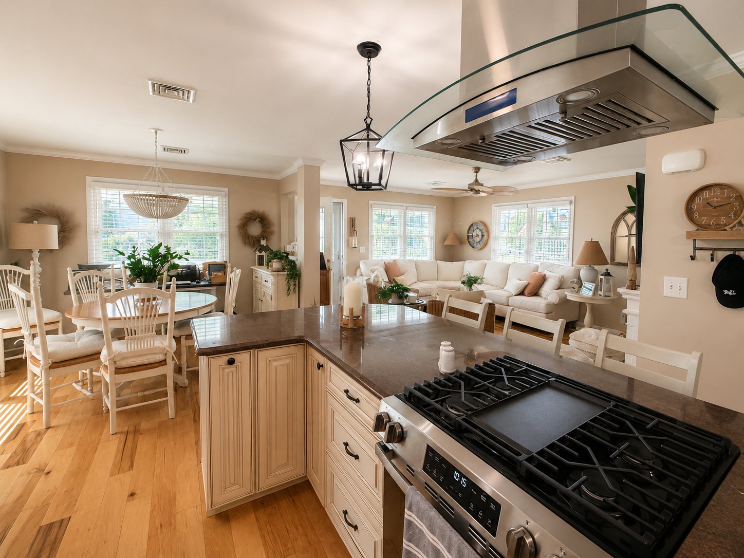 Summer Rental - Newly Renovated 2 Blocks to the Beach