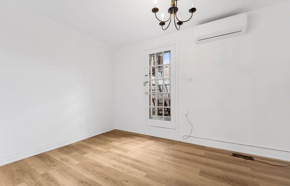 1279-1281 Gerrard Street E