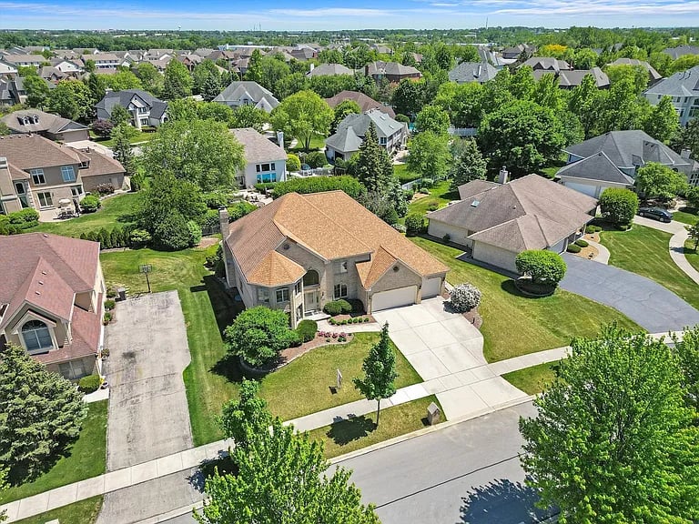 15609 Lakeside Dr