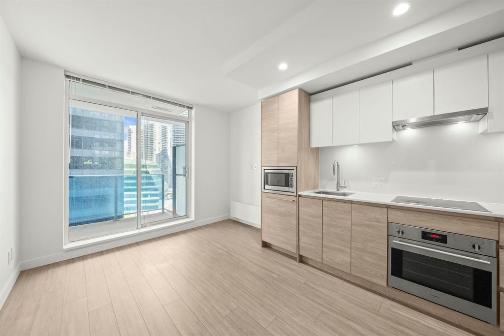 13615 Fraser Hwy, #1207