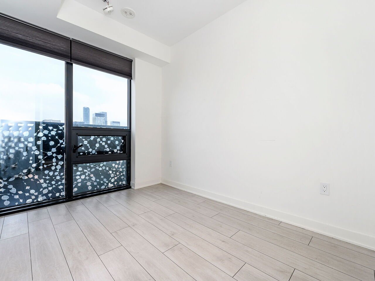 55 Charles St E Unit: 2604