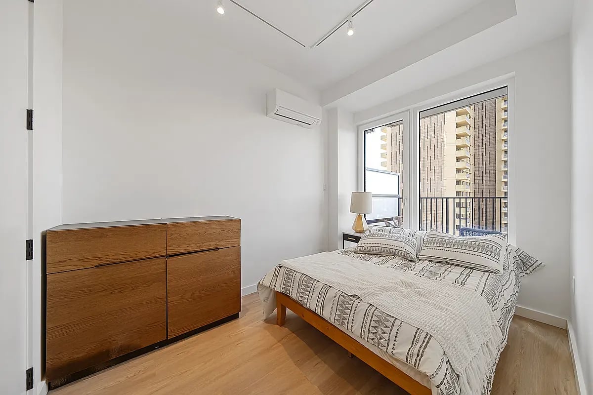 931 Carroll Street 1206