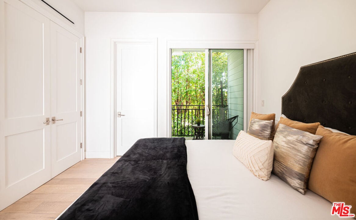 Highcliff Vista, N Stanley Ave, 90036