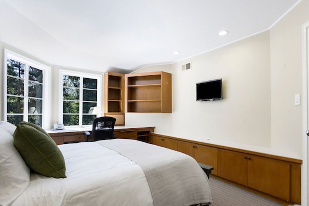 Ridge Oasis