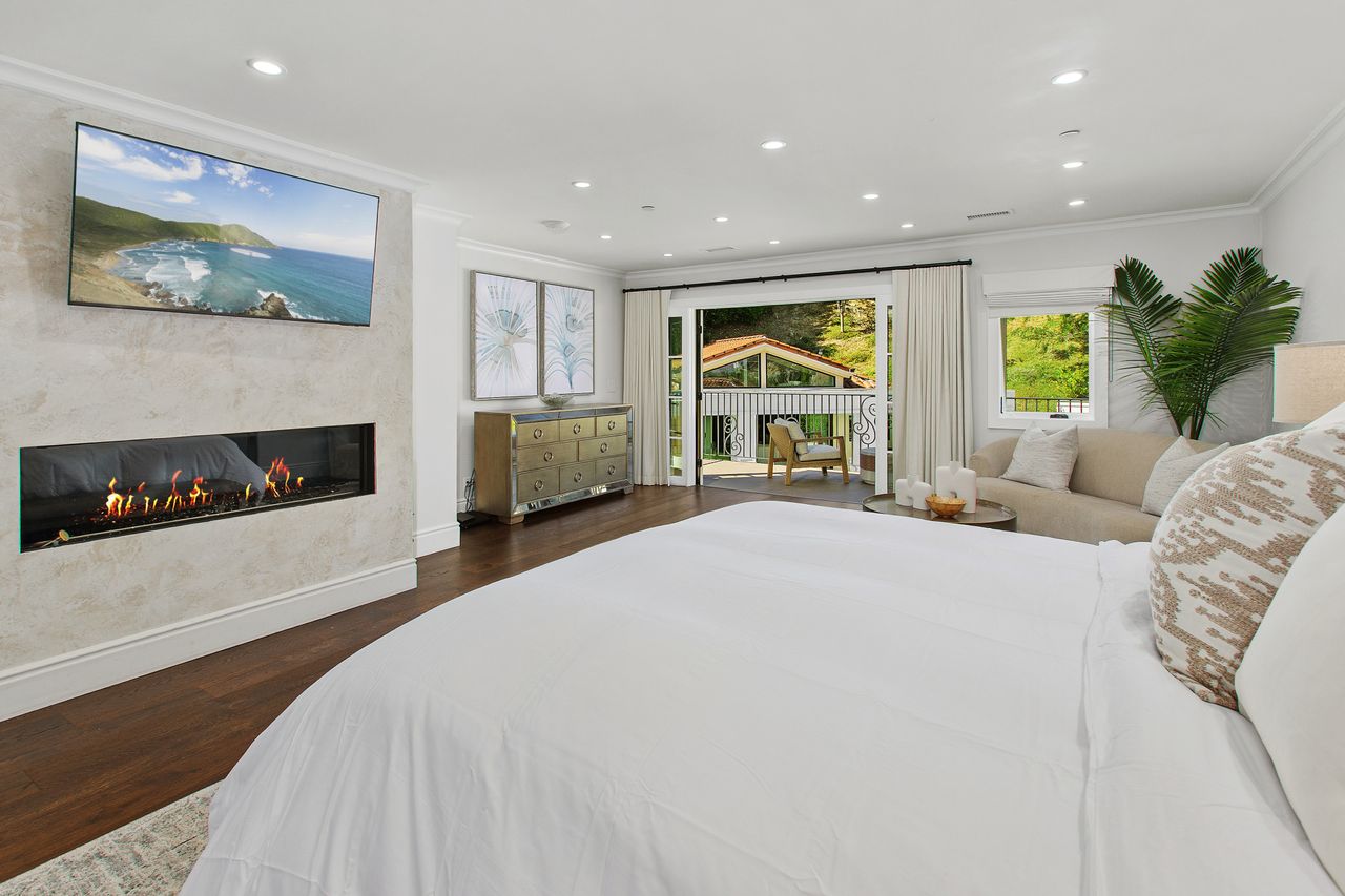 Luxury Estate in Big Canyon