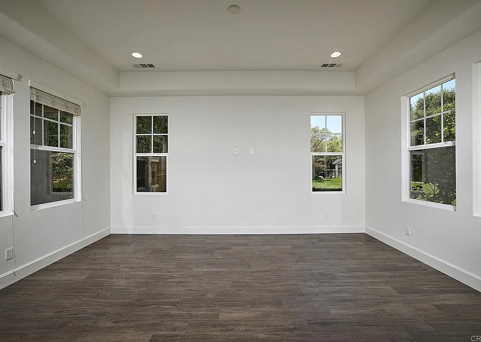 1234 Holmgrove Dr