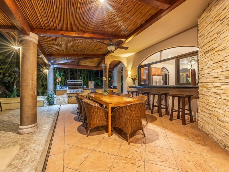 Villa Pacifica: Luxury Oceanview Retreat Steps from the Beach