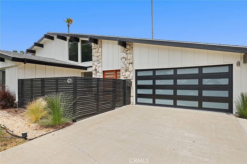 421 Larry Ln