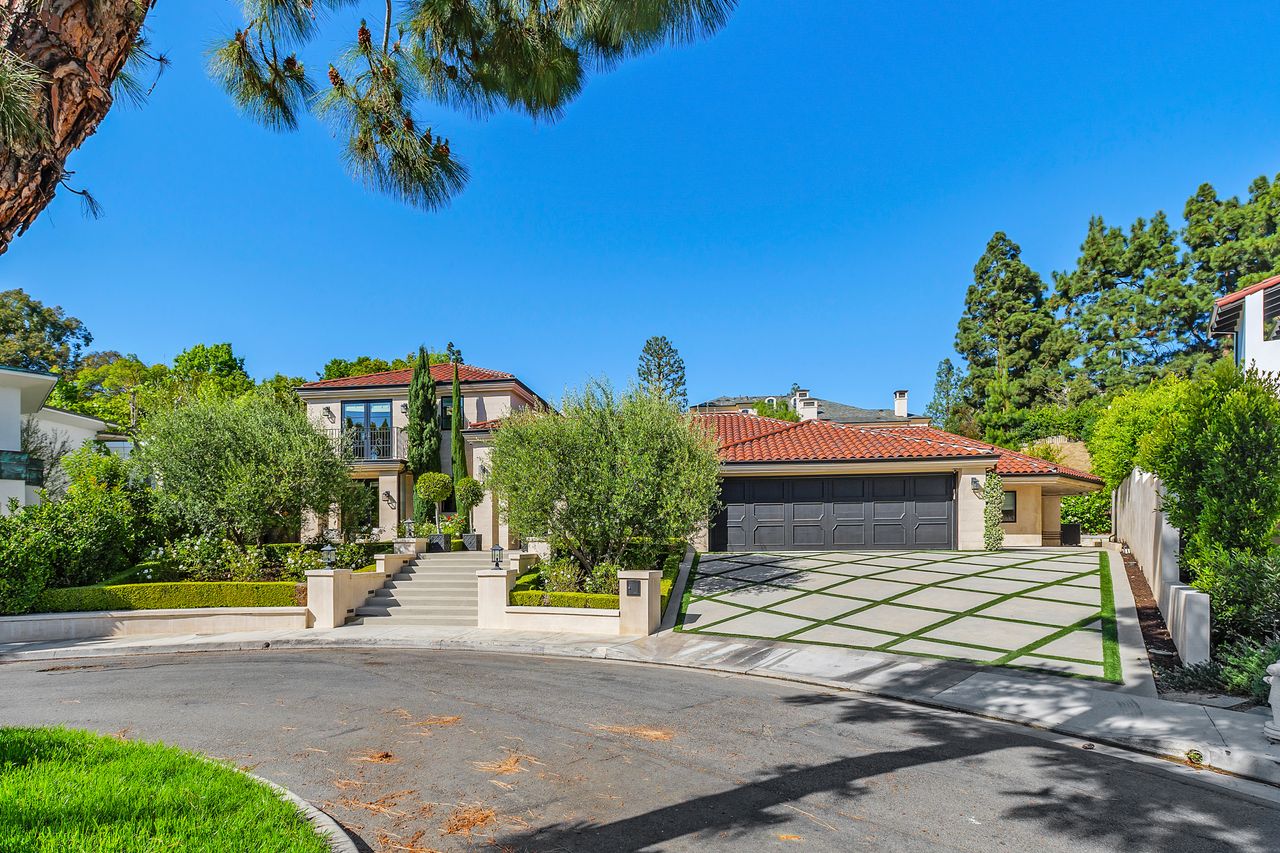Luxury Estate in Big Canyon
