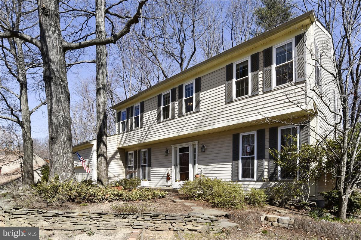 4400 Loganberry Ln