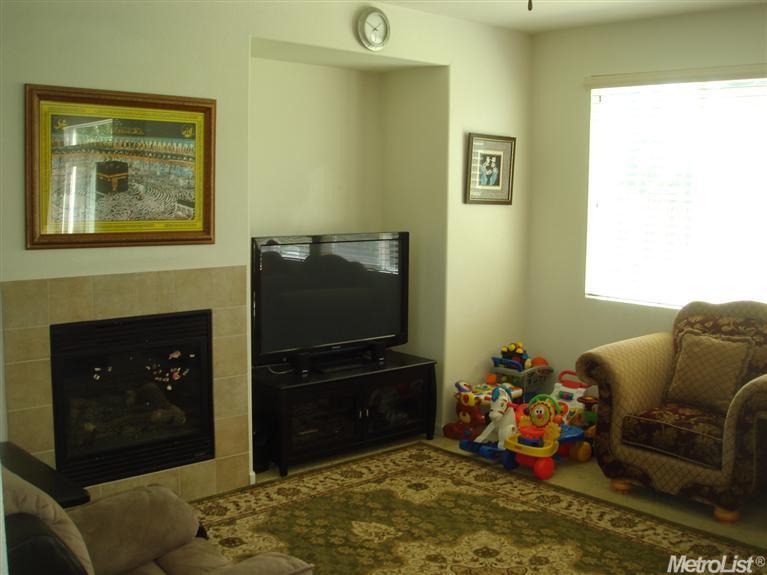 3325 Myna Way Sacramento, CA 95834 Sold Represented Buyer
