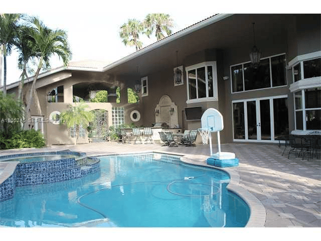 6717 NW 65Th Ter