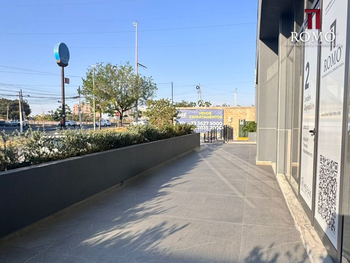 LOCALES EN RENTA EN PLANTA BAJA DE DESARROLLO MERAKWESTOWER