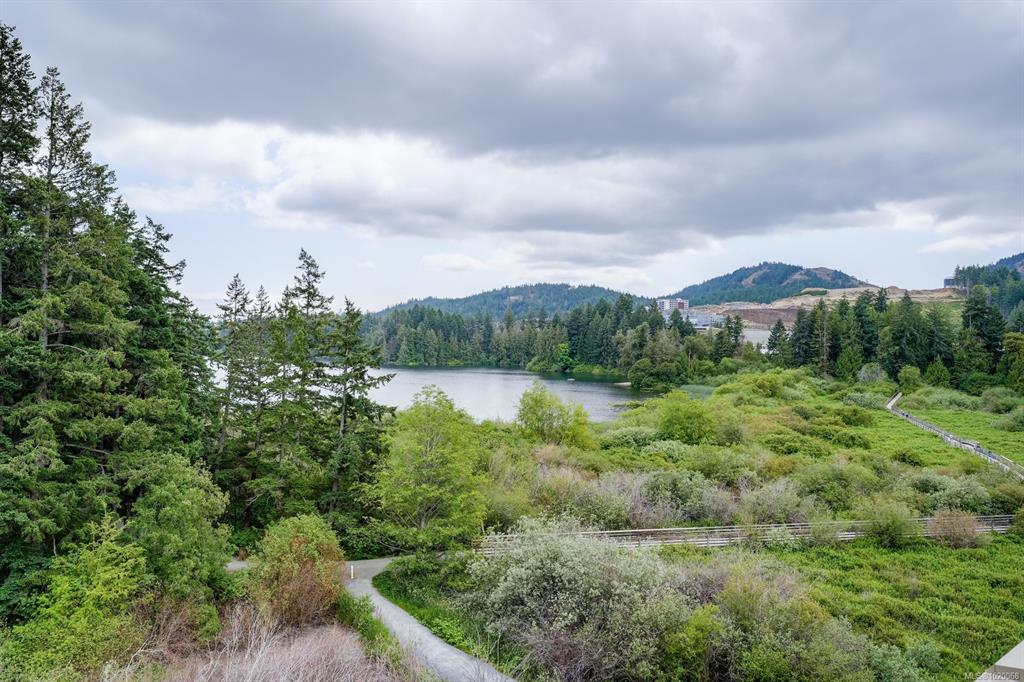 605 - 1361 Goldstream Ave