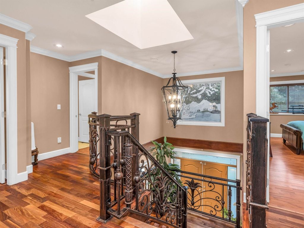 2325 W King Edward Ave