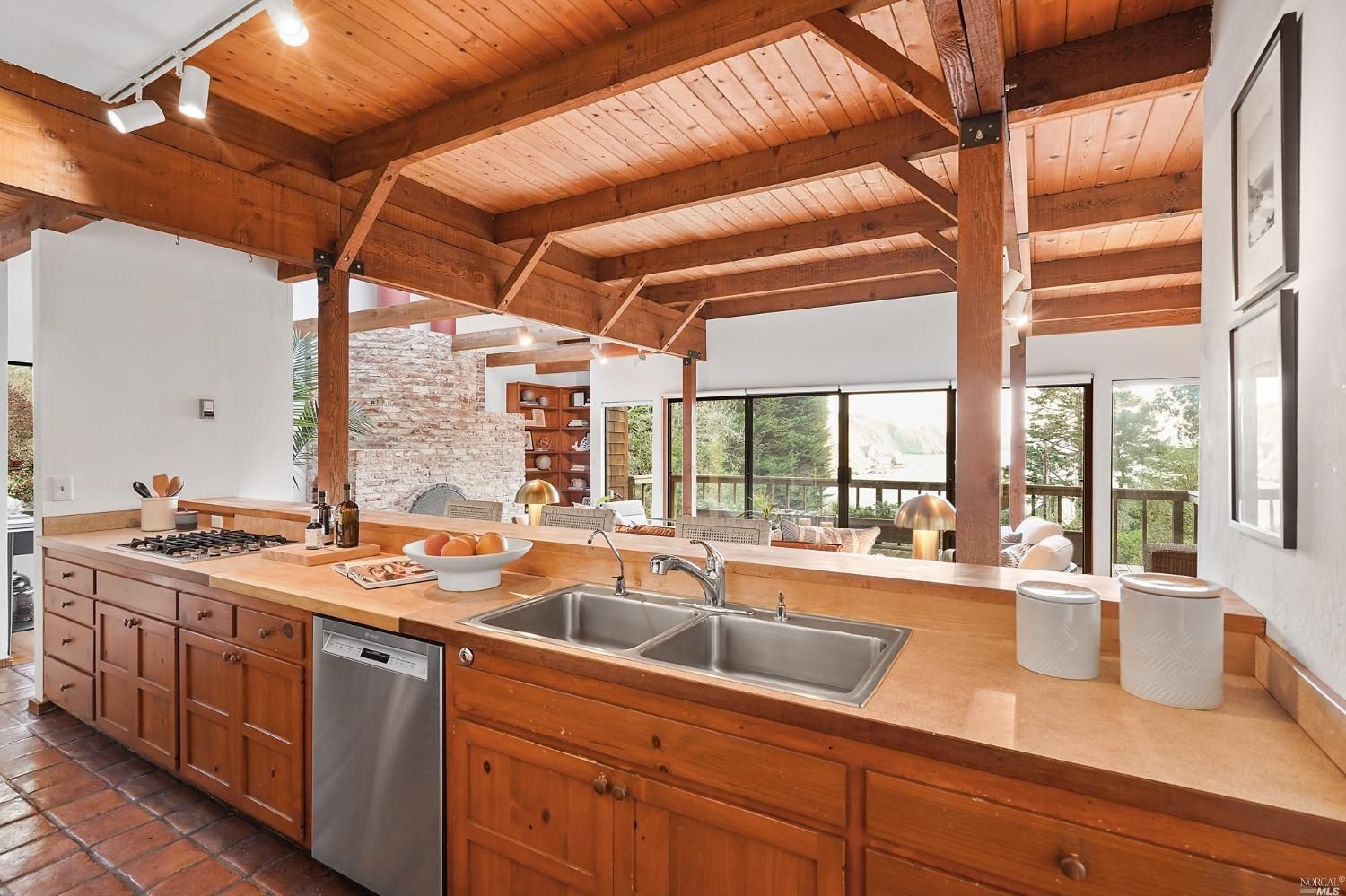 260 Sunset Way