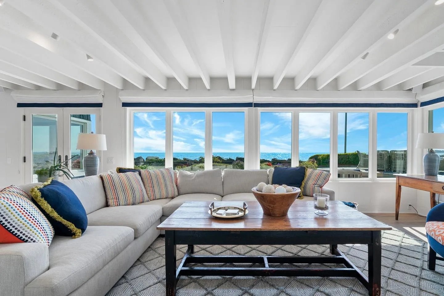 735 Las Olas Dr