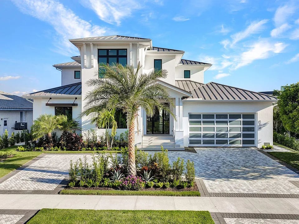 834 Banyan Ct