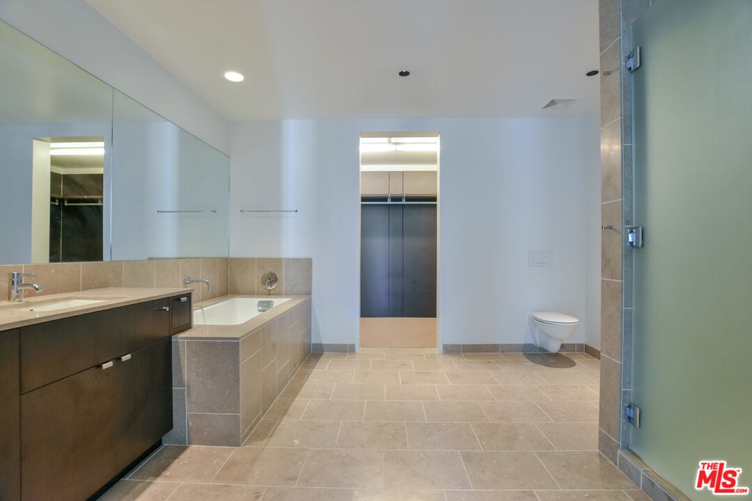 6250 Hollywood Blvd, #9H