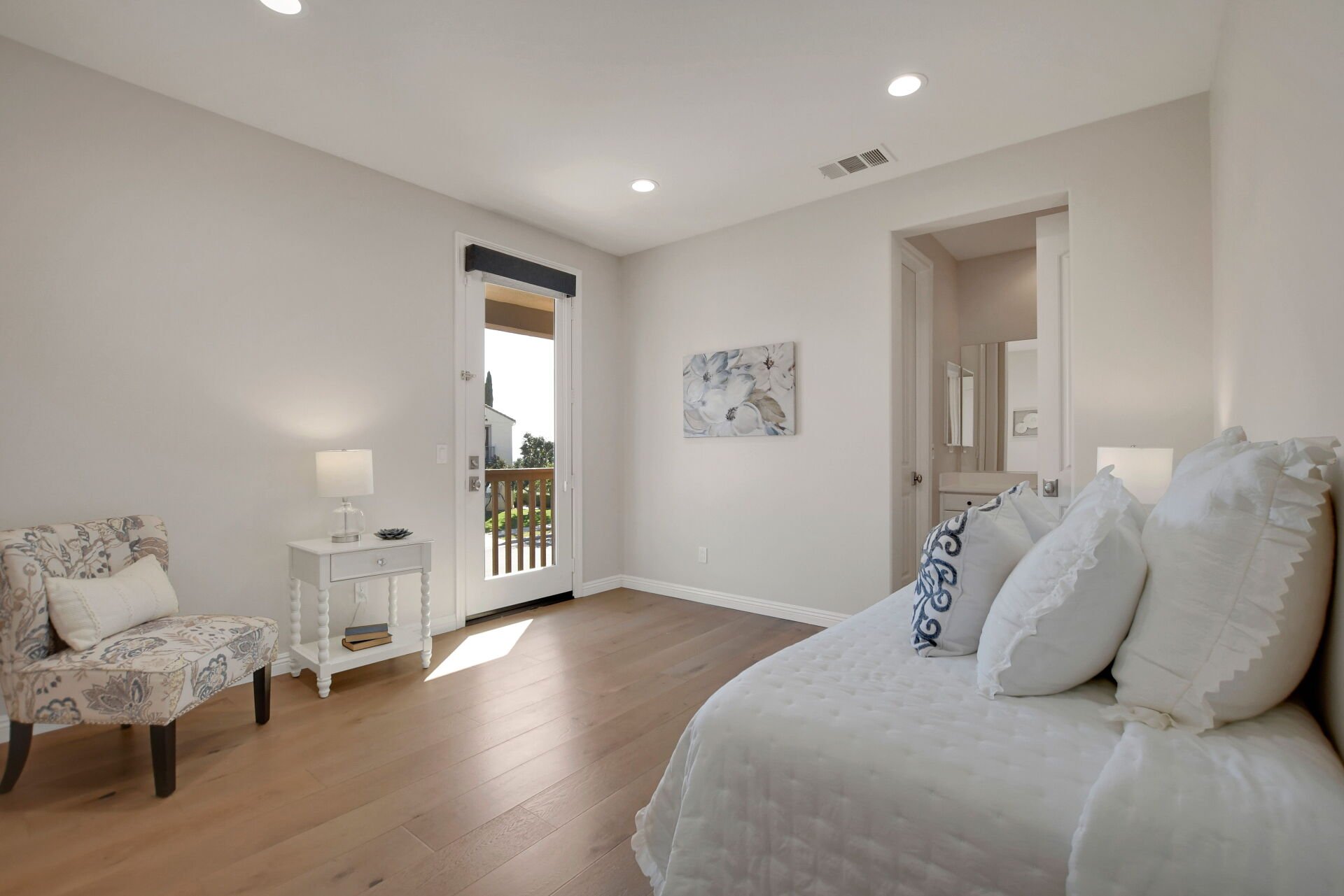 885 E Manresa
