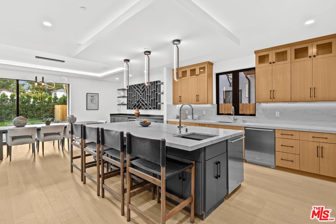 Castle Heights Pl, 90034