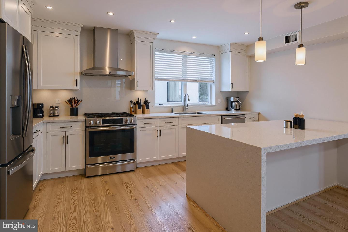 1340 S Woodstock St, Philadelphia, PA 19146	