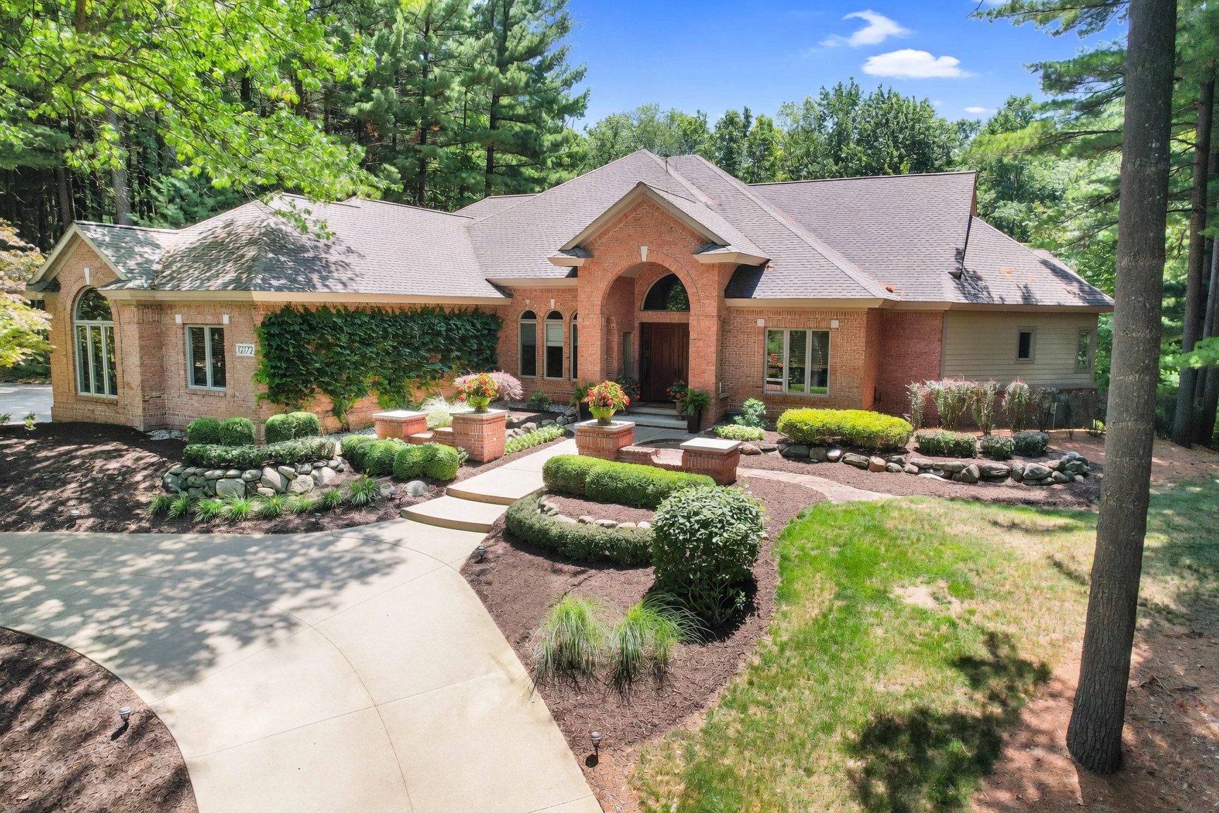 12172 Woodline