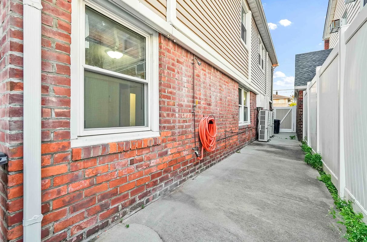 95-19 160th Ave #2FAM