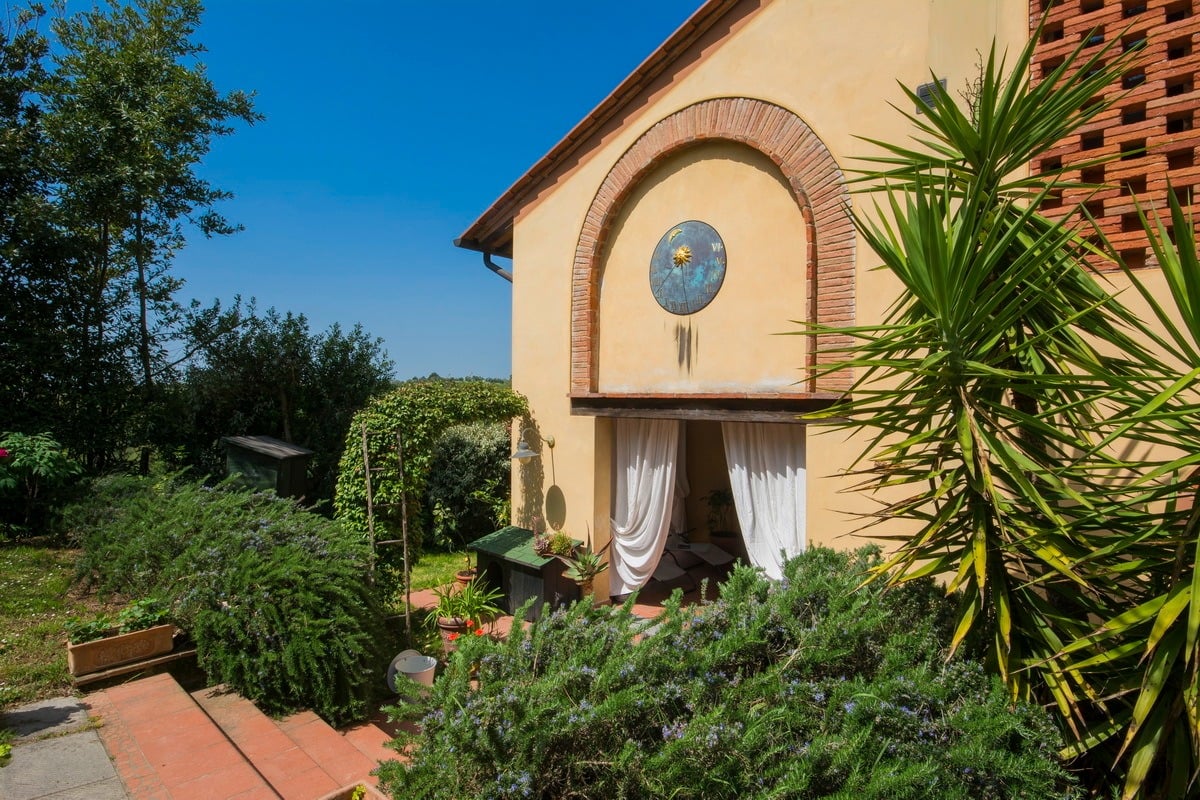 Villa In The Tuscan Hills