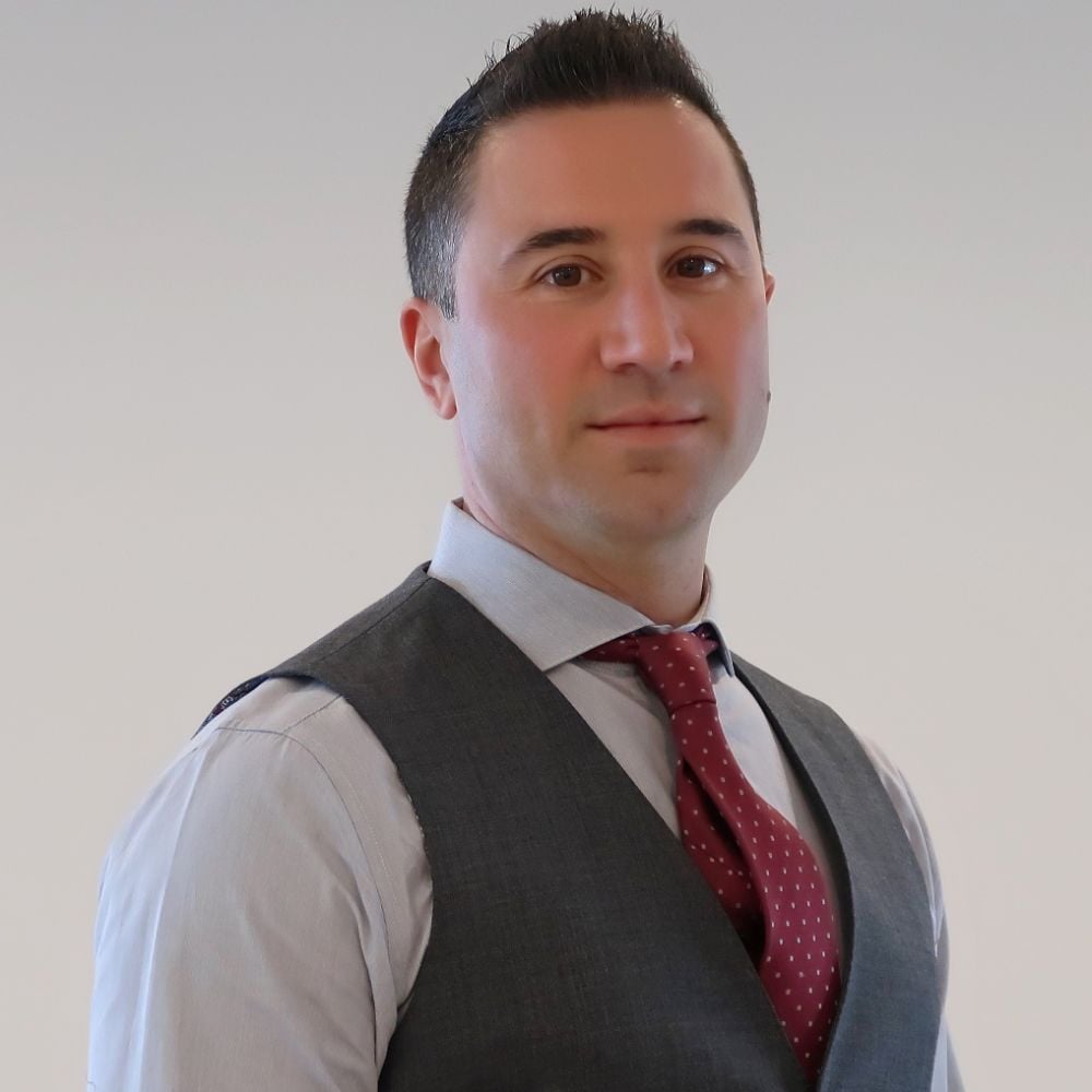 Christopher Varvaro Bay Shore, NY Real Estate Agent Headshot