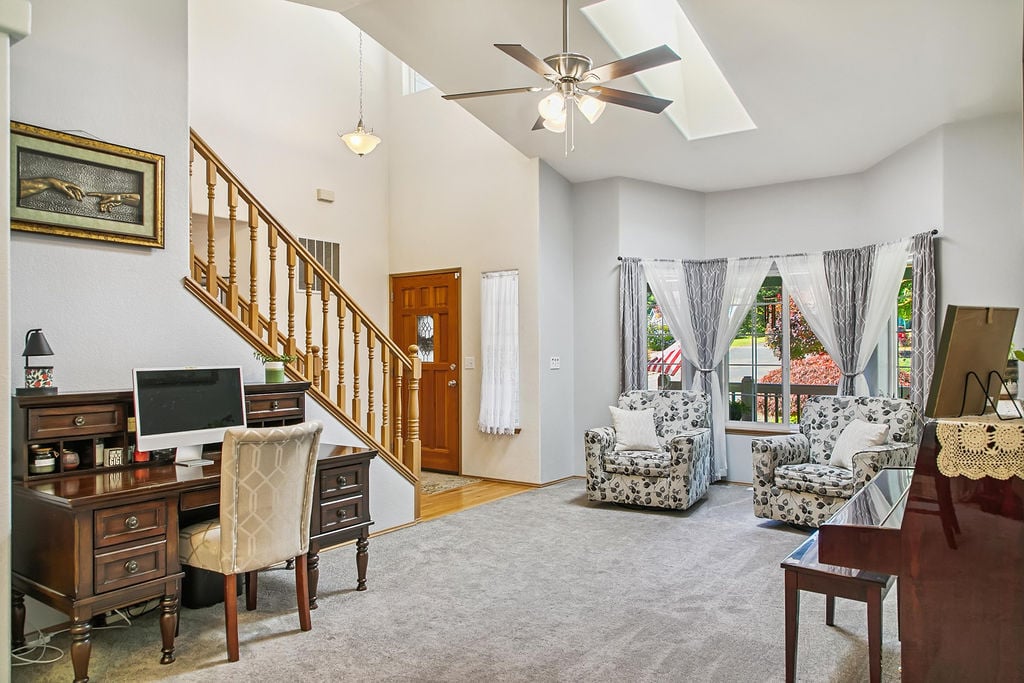 2147 Dunrobin Lane E