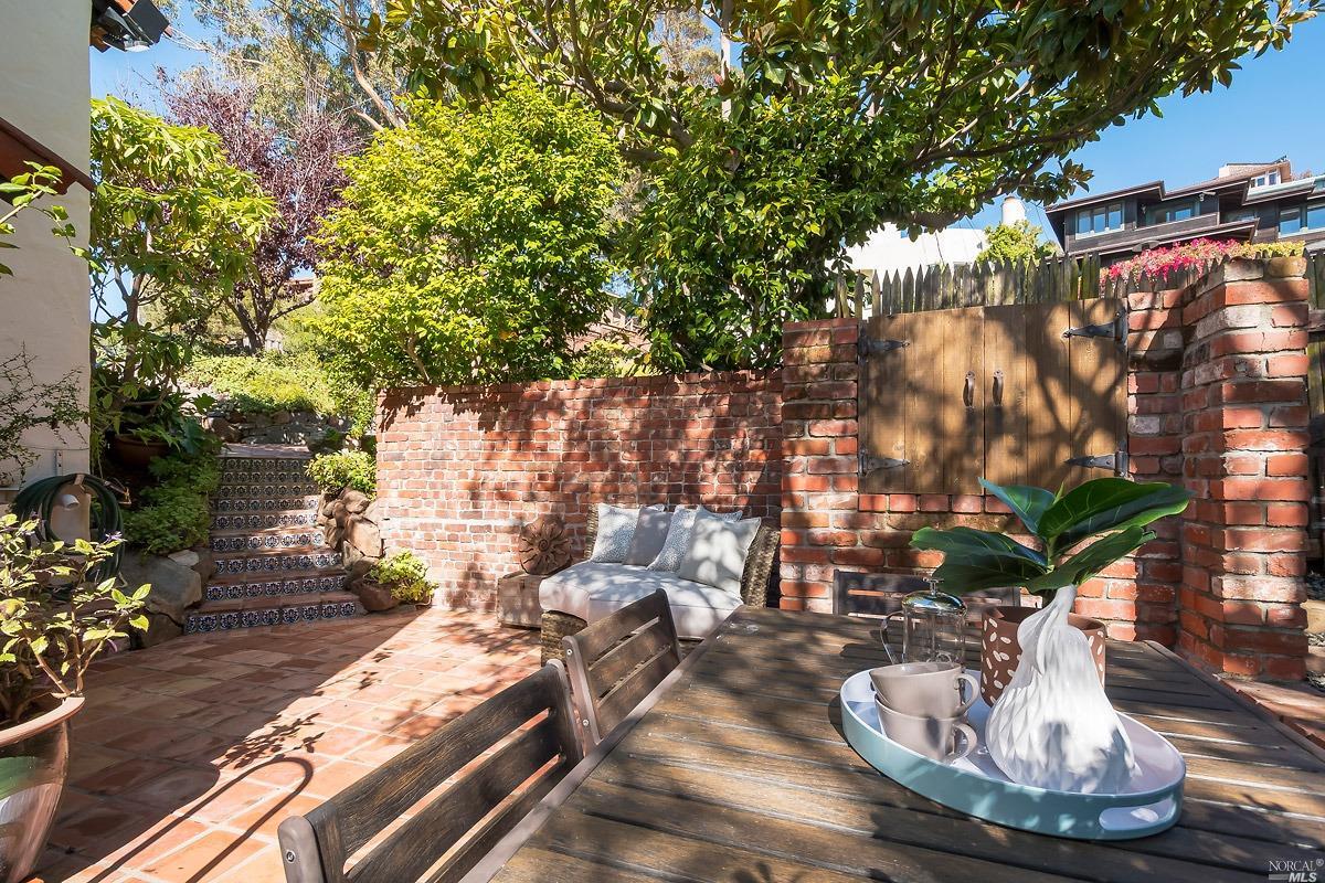 411 Western Dr