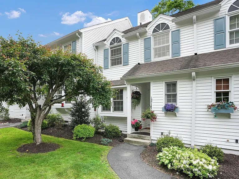 158 Jay Ct
