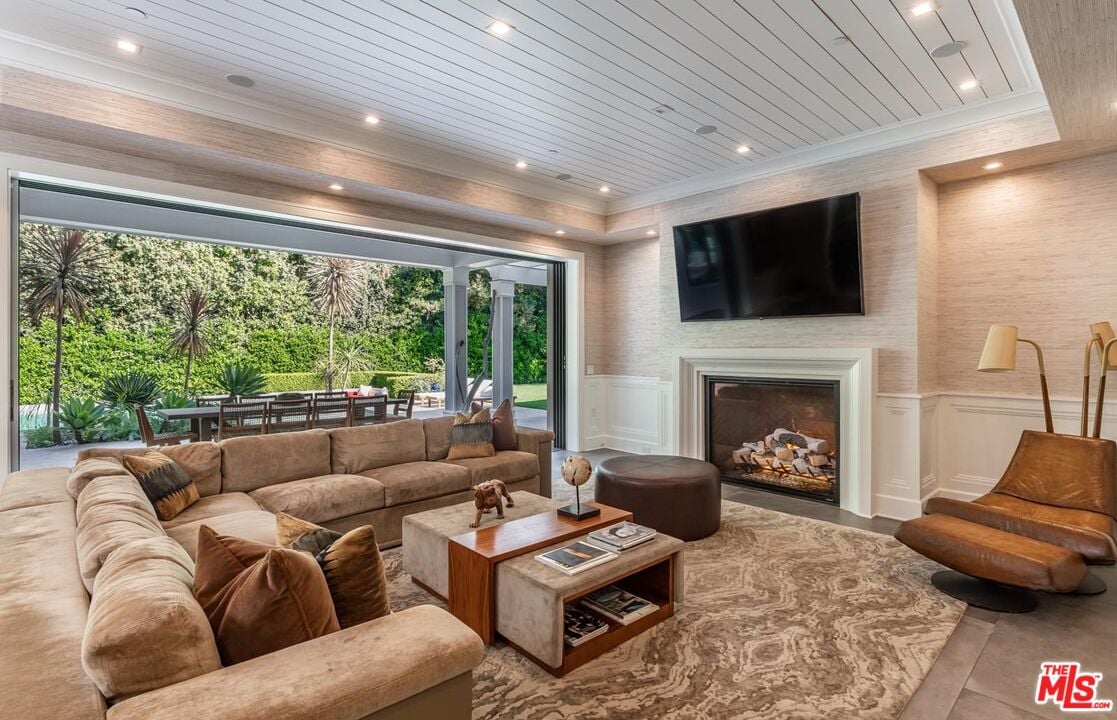 Monarch Reserve, N Norman Pl, 90049