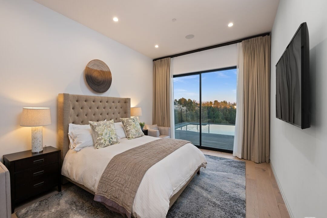 Aurelian Crest, Linda Flora Dr, 90049