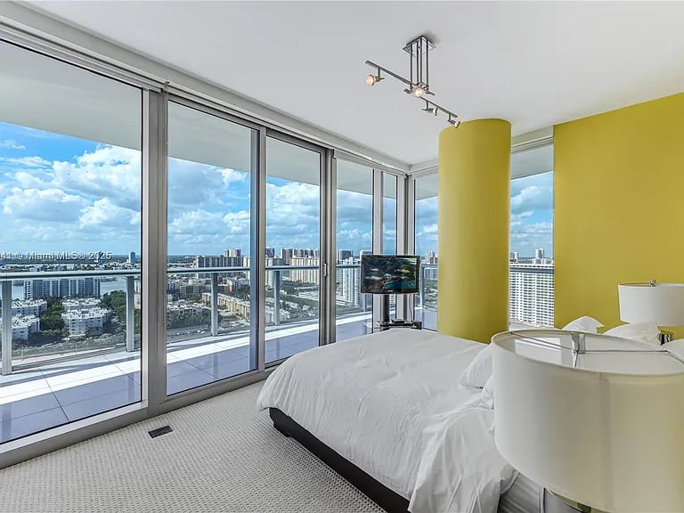 17001 Collins Ave # 2508