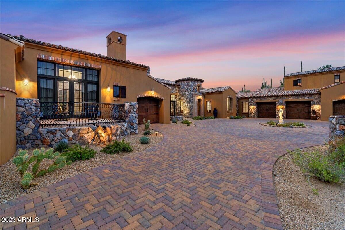 9514 E Madera Dr