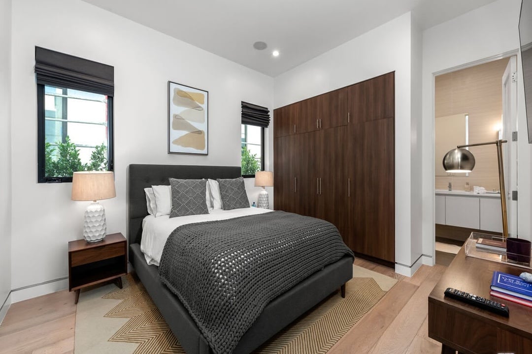 Garden Crescent, North Harper Avenue, 90048