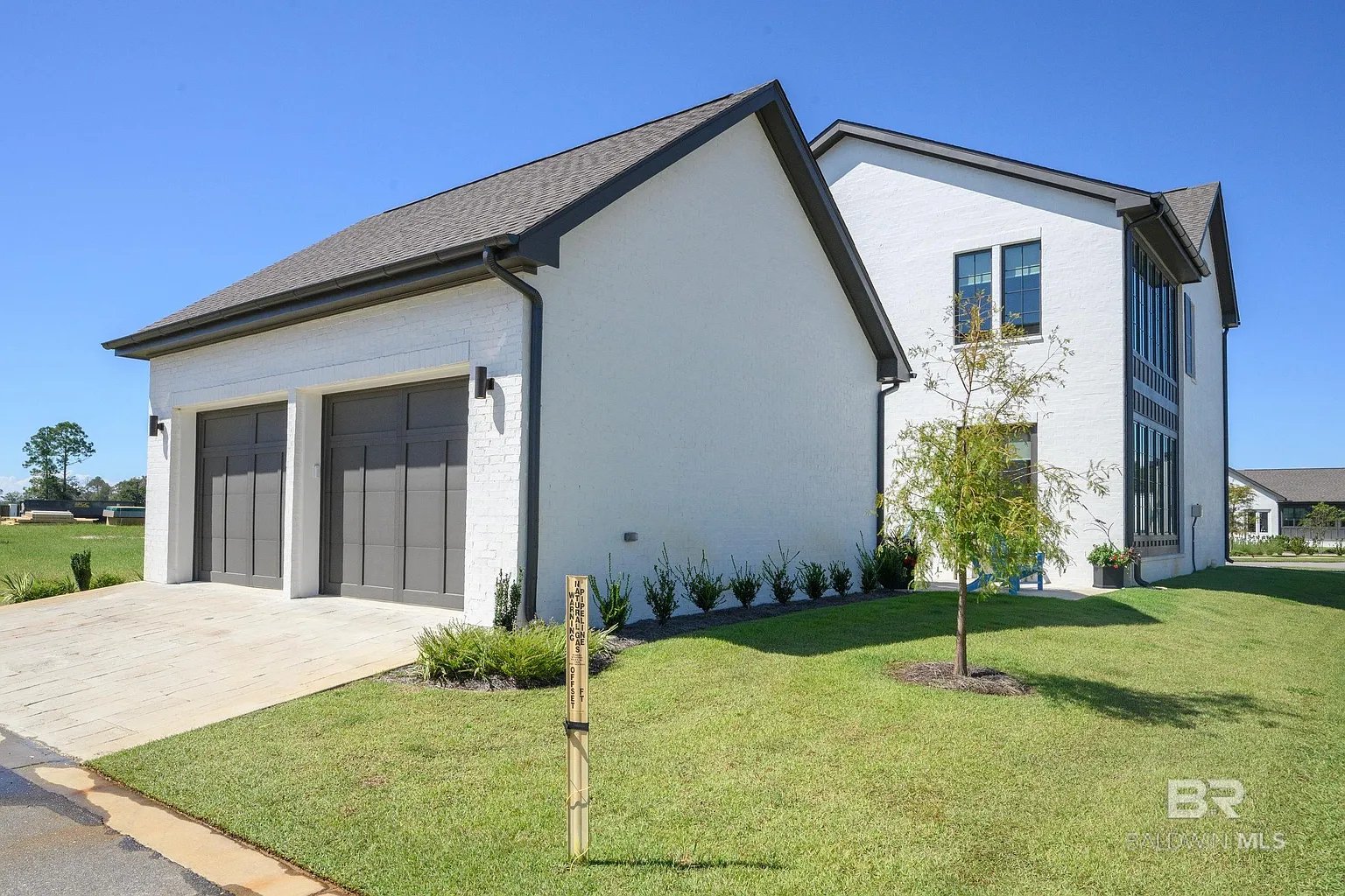 902 Inlet Cir