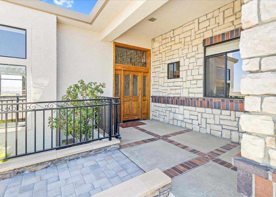 275 Nicholson Dr