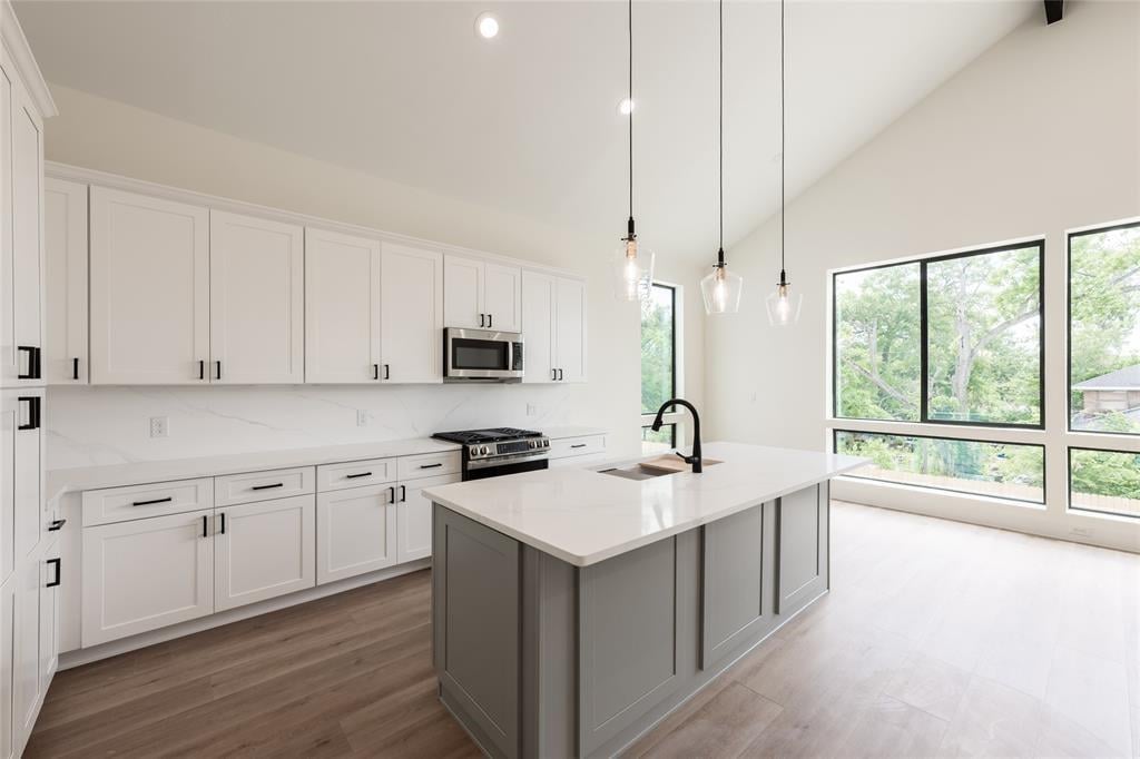 Home design of Ocean Estates in Houston, TX