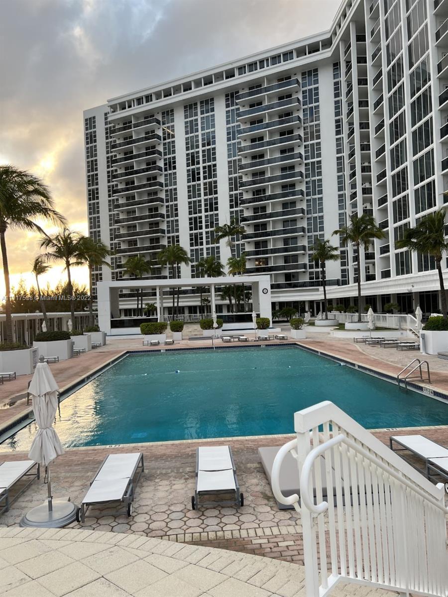 10275 Collins Ave #206