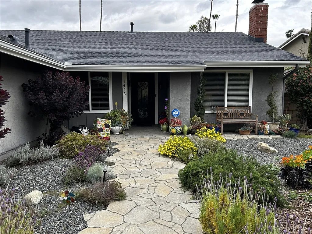 1456 Avenida Loma