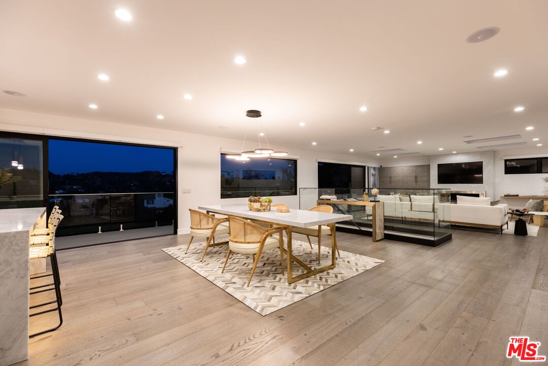7853 Willow Glen Rd
