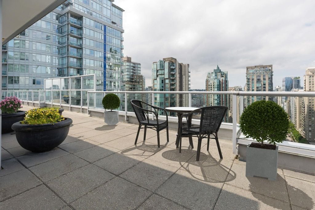 480 Robson St, #1901