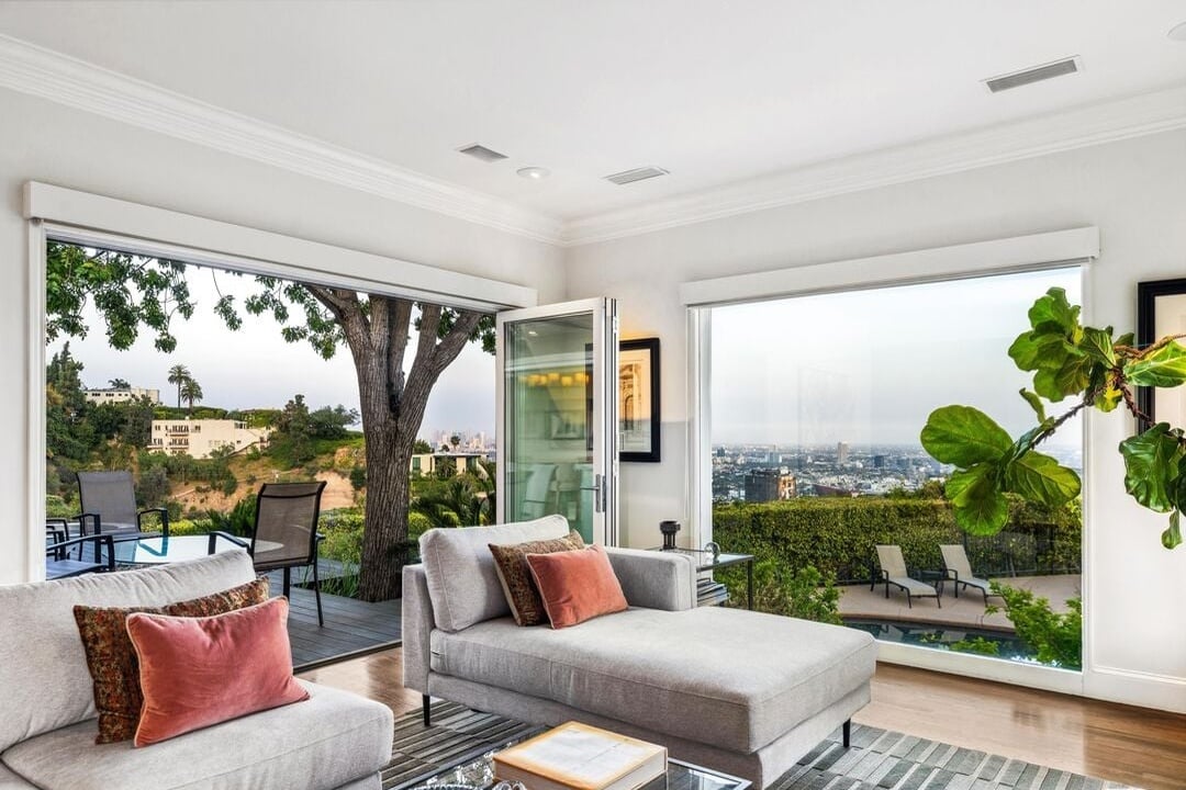 Sierra Mar Dr, 90069