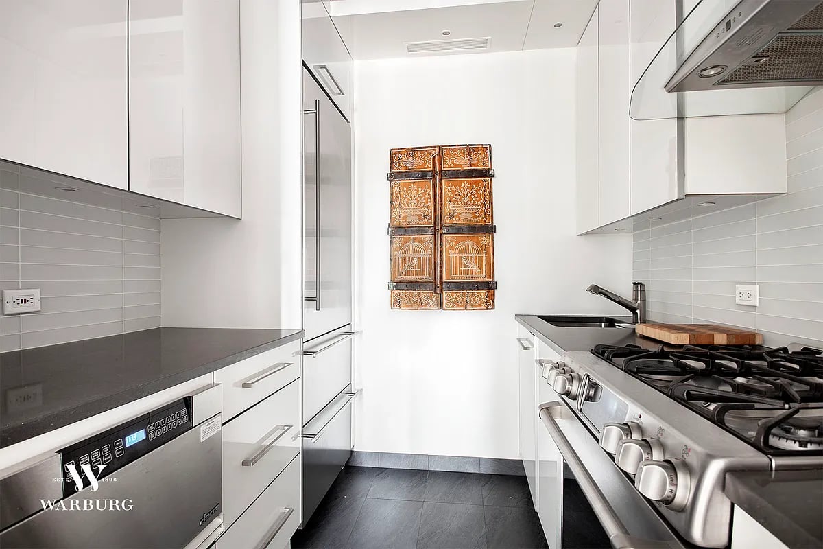 400 East 56th St, #20G