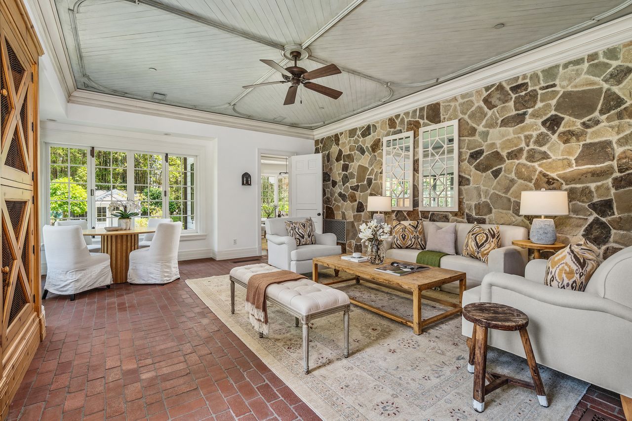 English Country Manor In Toluca Lake