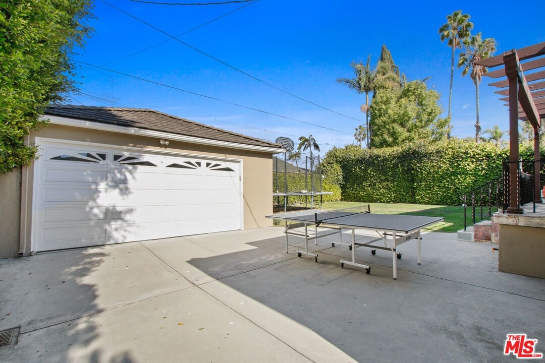 9509 Cresta Dr
