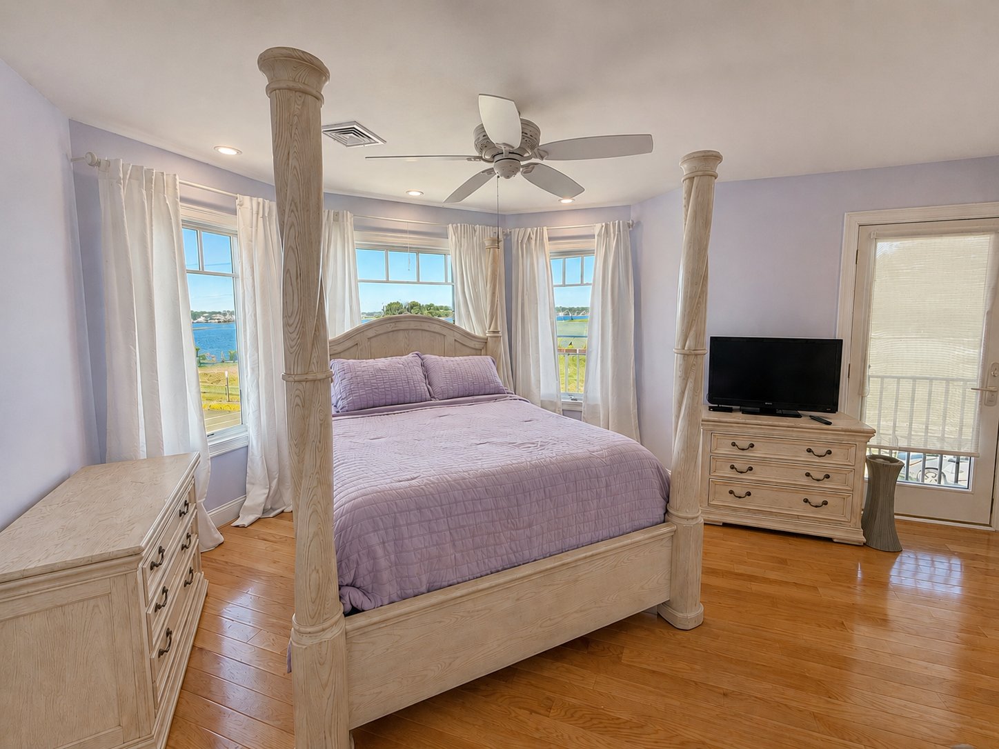 Beautiful Seashore Home with Amazing Views 